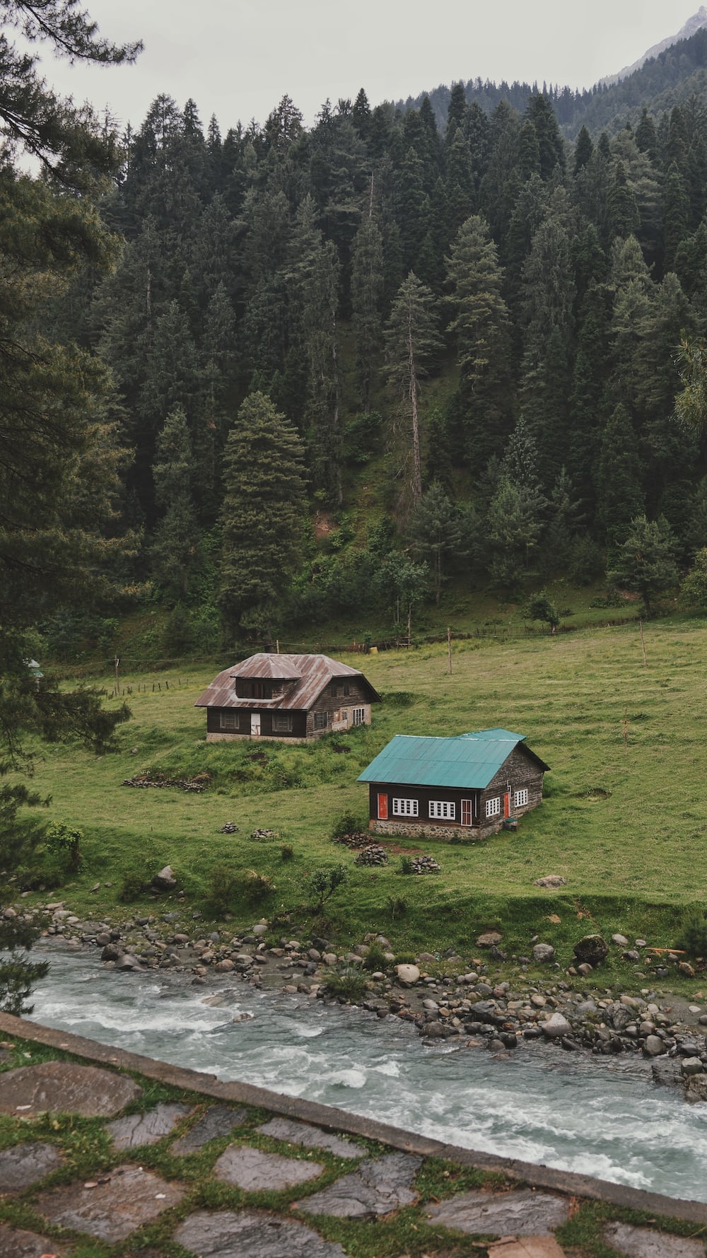 3-Nght 4-Days Kashmir Package. (single family )